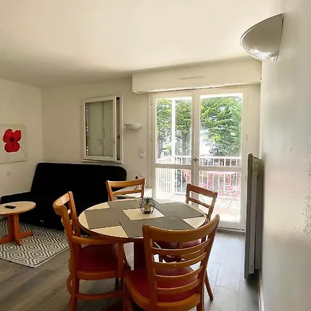 - Benoit Bed & Breakfast 3*