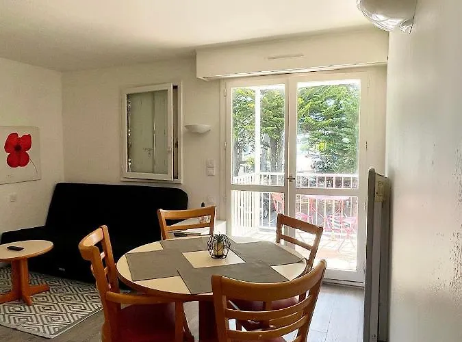 - Benoit Bed & Breakfast 3*